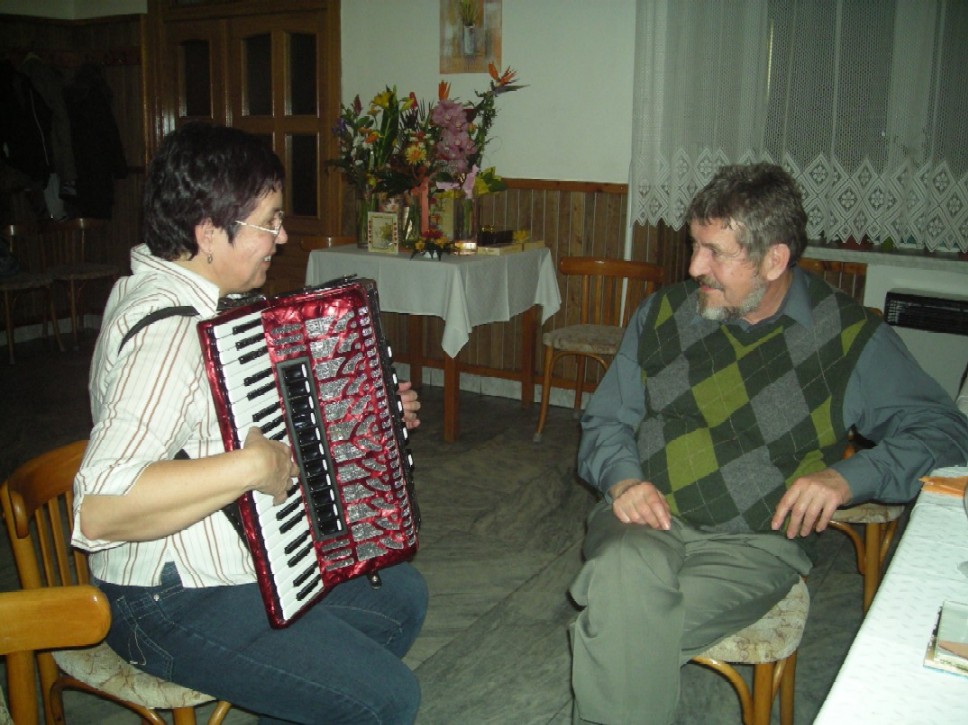  Lida s harmonikou a Pepek